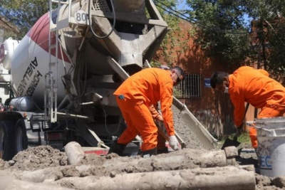 Lanús: La Comuna avanza con siete obras de pavimento en el distrito