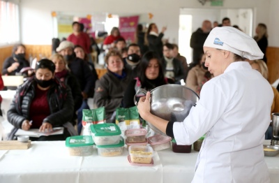 La Plata: Capacitan en "Hábitos Saludables" a personal de comedores sociales