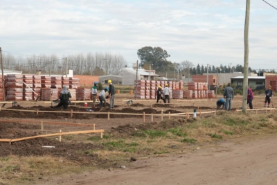 25 de Mayo: Avanza la construcción de 40 viviendas en el barrio Agumin
