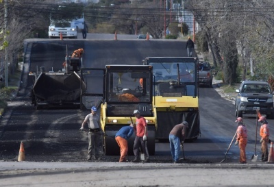 Monte Hermoso: Avanzan los trabajos de pavimentación en Avenida Fossatty