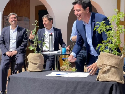 Partido de La Costa: Cardozo firmó un convenio con el gobernador Kicillof para fortalecer políticas ambientales