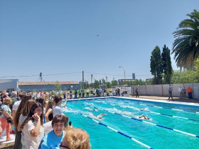 Treinta de Agosto: Se inauguró el complejo natatorio del CEF 81