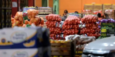 La Plata: El Mercado Central renovó el acuerdo de precios accesibles de la canasta básica