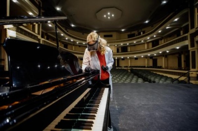 Mar del Plata: El Municipio puso en marcha la restauración del emblemático piano del Teatro Colón
