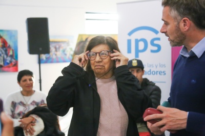 El IPS y la Fundación Banco Provincia entregaron la primera tanda de anteojos para jubilados y pensionados