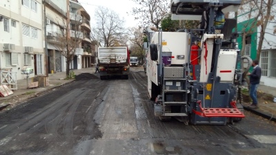 La Plata: El Municipio avanza con la renovación del asfalto en cercanías de la terminal de micros y la estación de trenes