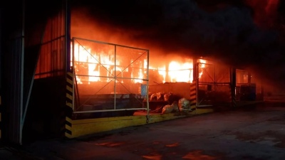 Se incendió una terminal de colectivos en La Tablada y se quemaron 17 unidades