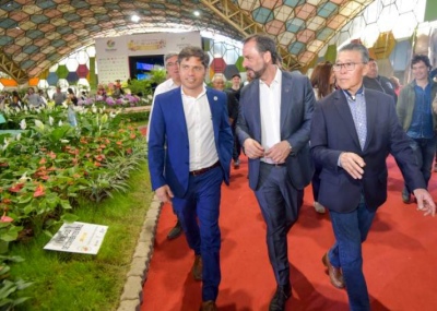 Escobar: Kicillof visitó la 60° Fiesta Nacional de la Flor