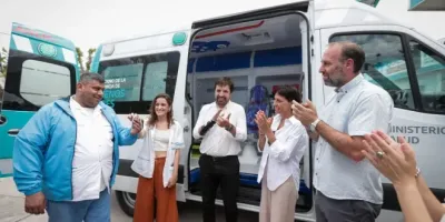 Quilmes: Kreplak y Mendoza entregaron una ambulancia y un ecógrafo para la UPA N°17