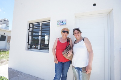 Villa Gesell: Entregaron 6 nuevas viviendas del plan "Reconstruir"