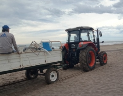 Villa Gesell: Con nueva maquinaria, continúan las tareas de limpieza de playas