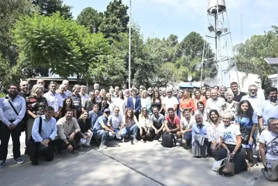 La Plata: Kicillof encabezó un encuentro multisectorial en la ciudad