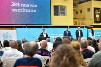 Bahía Blanca: Kicillof recorrió la obra de construcción de 145 viviendas