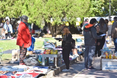 La Plata: Relevan puestos en calles y plazas para reconvertir la venta en la vía pública