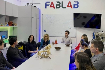 Vicente López: La intendenta Martínez visitó a emprendedores que se capacitan en el Fab Lab