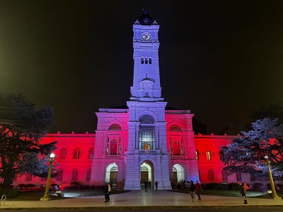 La Plata: El Palacio Municipal se iluminó de rojo y blanco por el título de Estudiantes