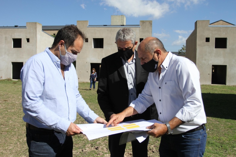 Ensenada firmó acuerdos para la construcción de viviendas