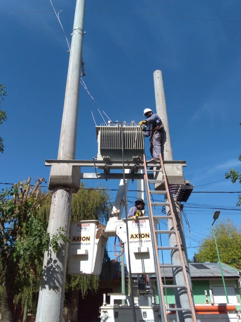 EDELAP concretó obra que amplía la capacidad del servicio eléctrico en Lisandro Olmos