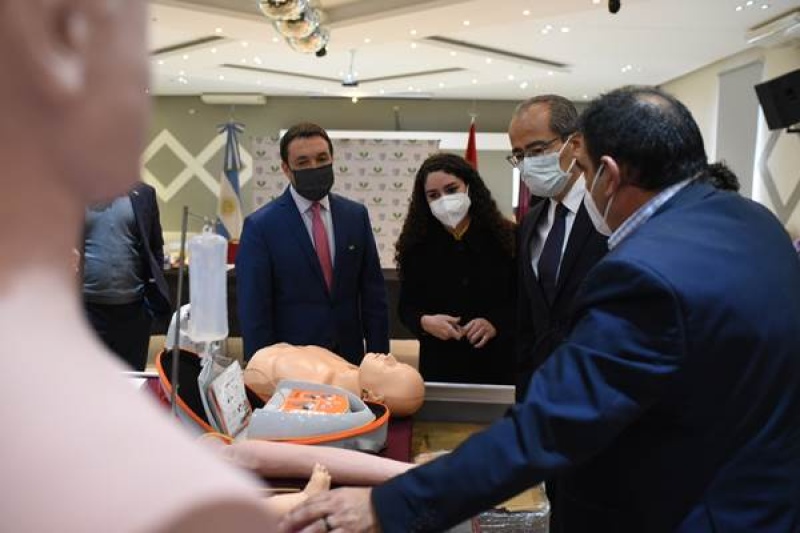 Florencio Varela: El embajador de Turquía visitó el distrito y donó equipo sanitario