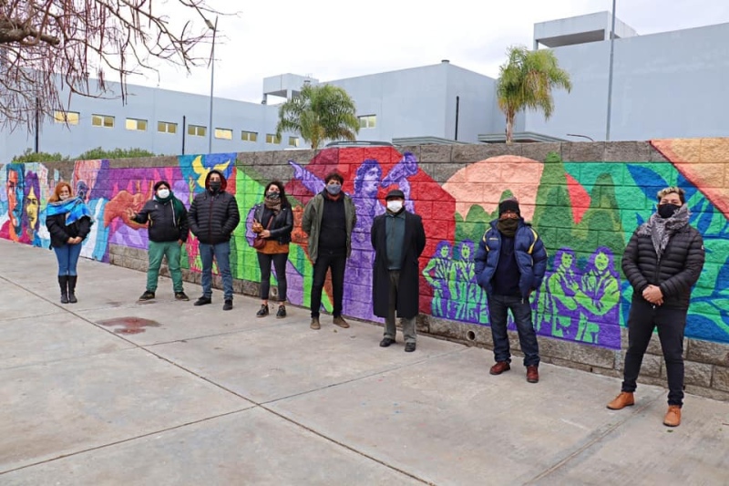 Abrazo por la salud: Se inauguró el mural en el Hospital El Cruce en Florencio Varela