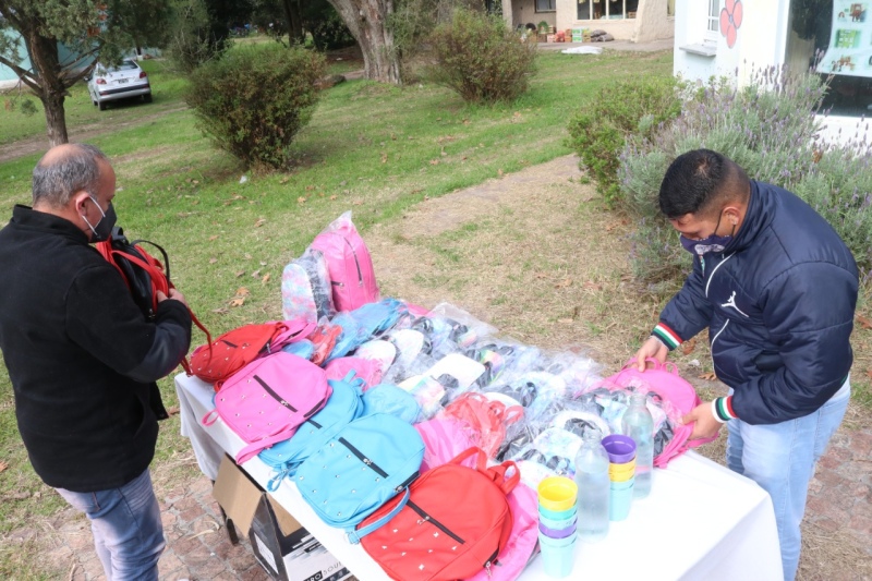 Romero: Prisioneros elaboraron y donaron mochilas