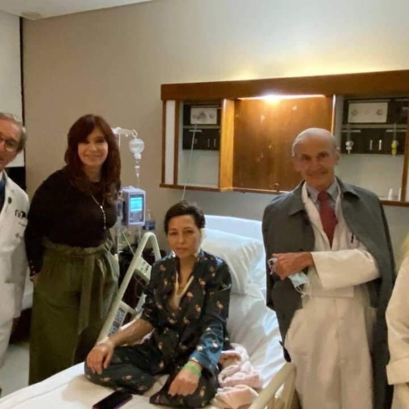 Cristina Kirchner visitó a Mayra Mendoza luego de su intervención quirúrgica