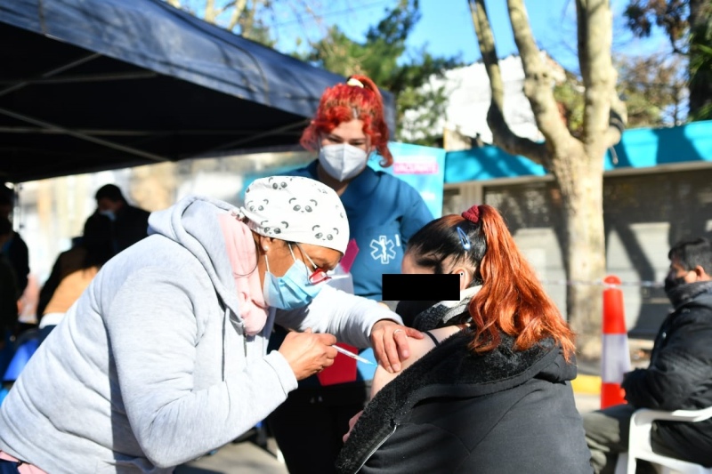 Coronavirus: continúa vacunación comunitaria en la estación Varela