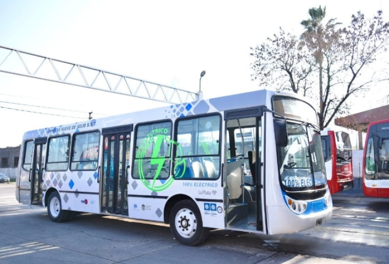 Incorporan colectivos sustentables a la red de transporte público de la ciudad