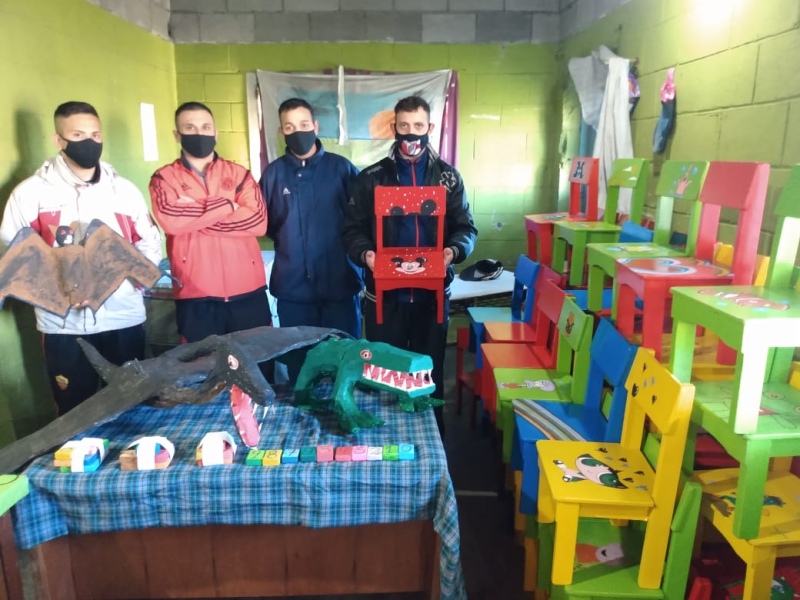 Personas privadas de la libertad de una cárcel de Gorina ayudaron a dos jardines de infantes de la zona