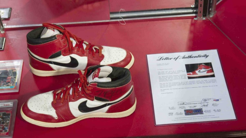 Subastaron en casi US$ 1,5 millones un par de zapatillas del basquetbolista Michael Jordan