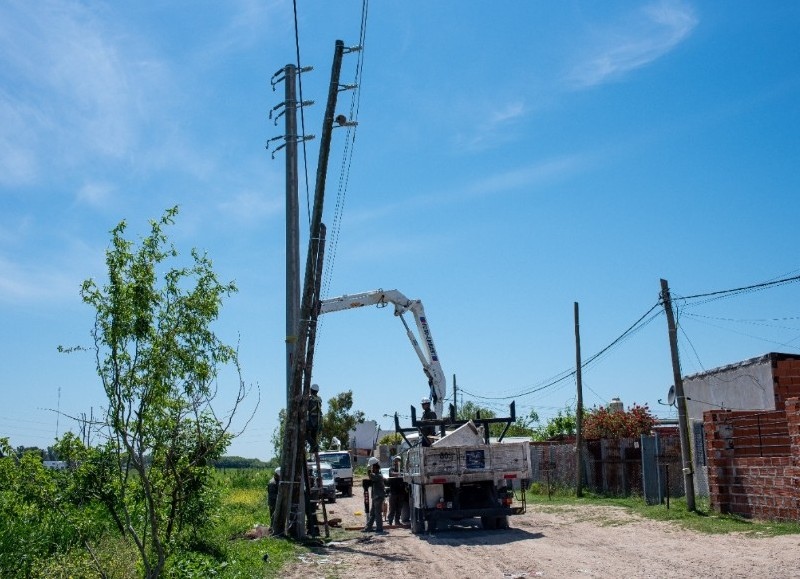 Edelap: Renuevan redes troncales que brindan suministro eléctrico a La Plata