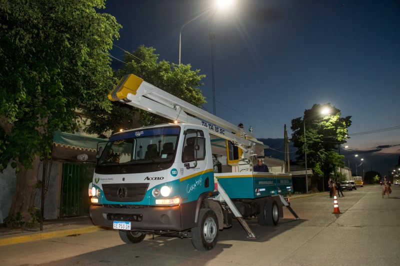 Florencio Varela: Andrés Watson “Instalamos más de 2700 luces LED en todo el distrito”