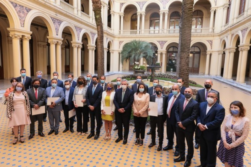 Fernández firmó el Consenso Fiscal con 23 provincias