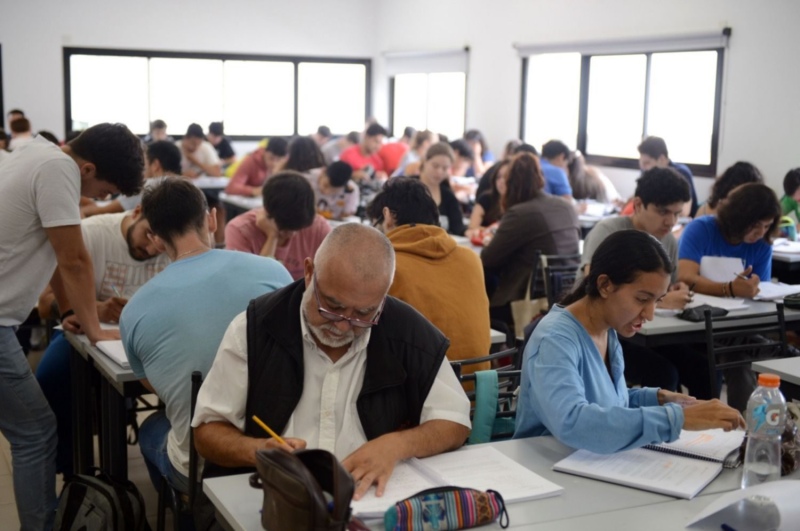 La Plata: La UNLP seguirá pidiendo el pase sanitario para las clases presenciales
