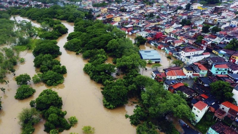 Murieron al menos 21 personas en Brasil por los aludes e inundaciones