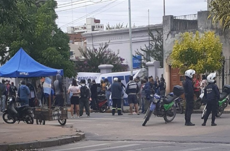 Olavarría: Feriantes se manifestaron frente al Municipio