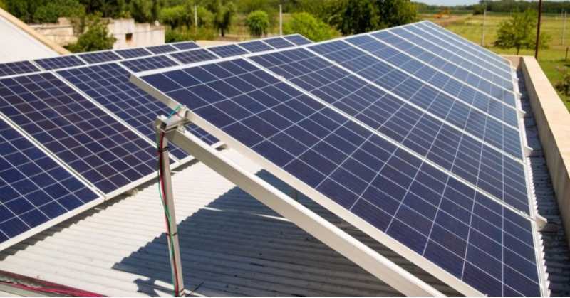 Chacabuco: Colocan paneles solares en la Escuela Primaria N° 9