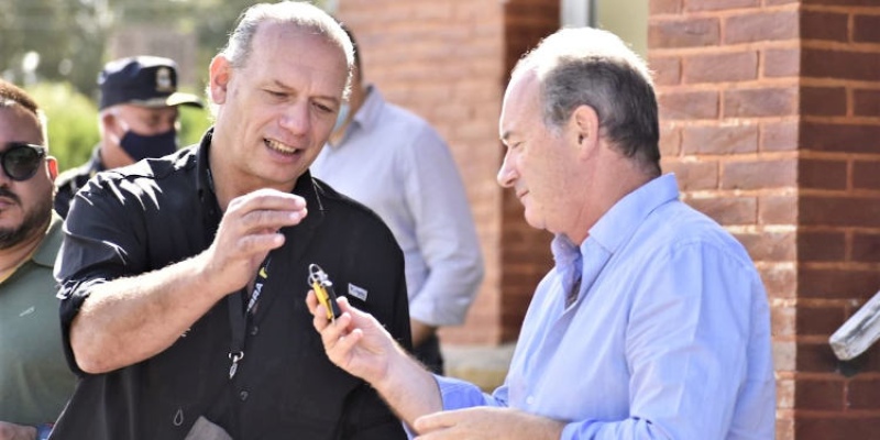 Monte Hermoso: Berni entregó un móvil y confirmó que habrá un puesto policial en Sauce Grande