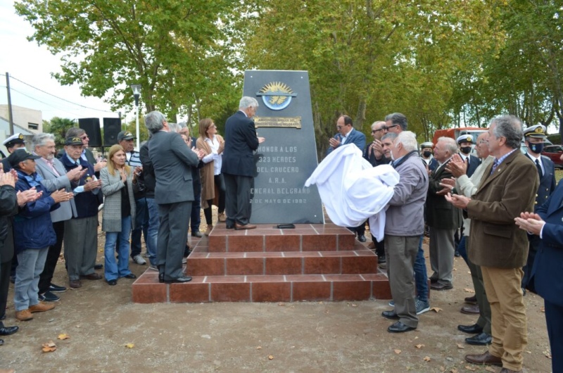 Saladillo: Se inauguró la plazoleta Crucero ARA General Belgrano y el monumento a los caídos