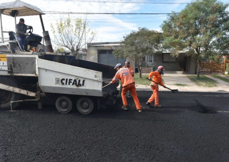 Bahía Blanca: El Municipio avanza con obras de asfaltado