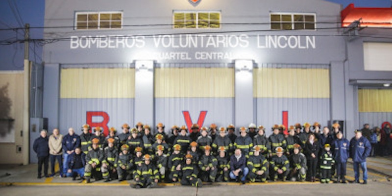 Lincoln: Serenal reconoció a los Bomberos Voluntarios en su día