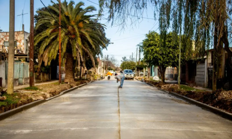 Quilmes: Avanzan las obras en Ezpeleta y San Francisco Solano de repavimentación y cordón cuneta