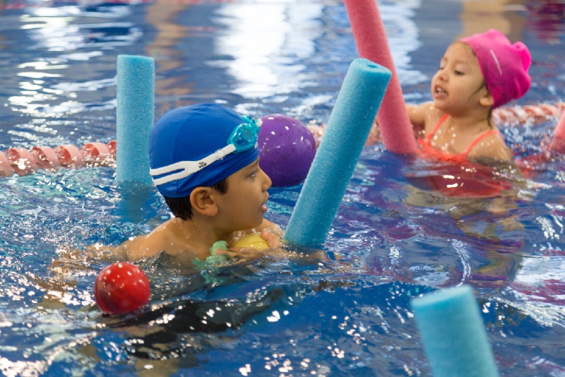 Lanús: Lanzan el primer curso de natación para niños de barrios populares