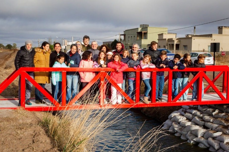 Trenque Lauquen: Se inauguró el puente pedido por un nene de 10 años para poder visitar a sus amigos