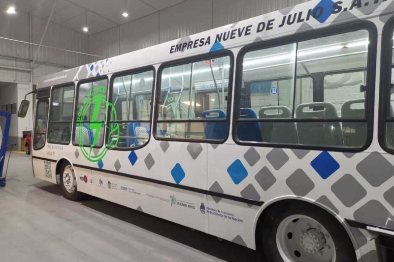 UNLP: Firman un convenio para desarrollar el transporte eléctrico de pasajeros