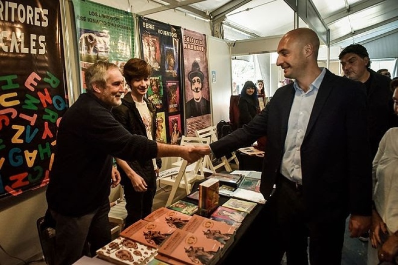Escobar: Comenzó la 7ª Feria del Libro en la Plaza Lambertuchi
