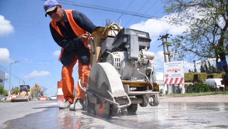 La Plata: Por obras de repavimentación, establecen desvíos de tránsito pesado en calle 467