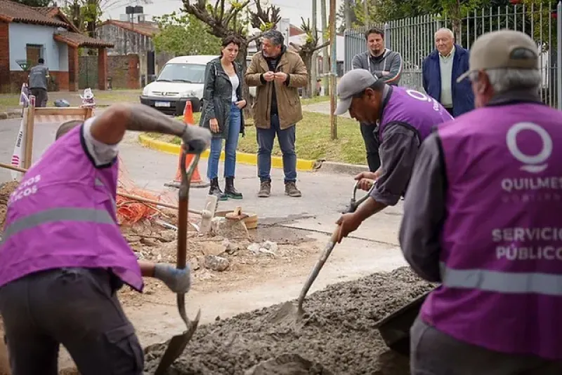 Quilmes: Avanzan los trabajos de bacheo y mantenimiento del espacio público