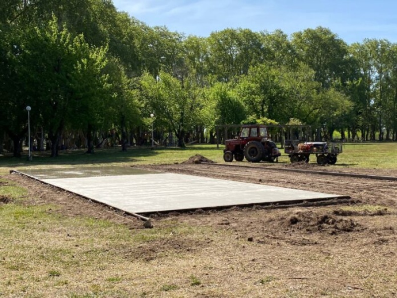 Saladillo: Avanza la construcción del nuevo playón en el Parque de las Aguas Corrientes