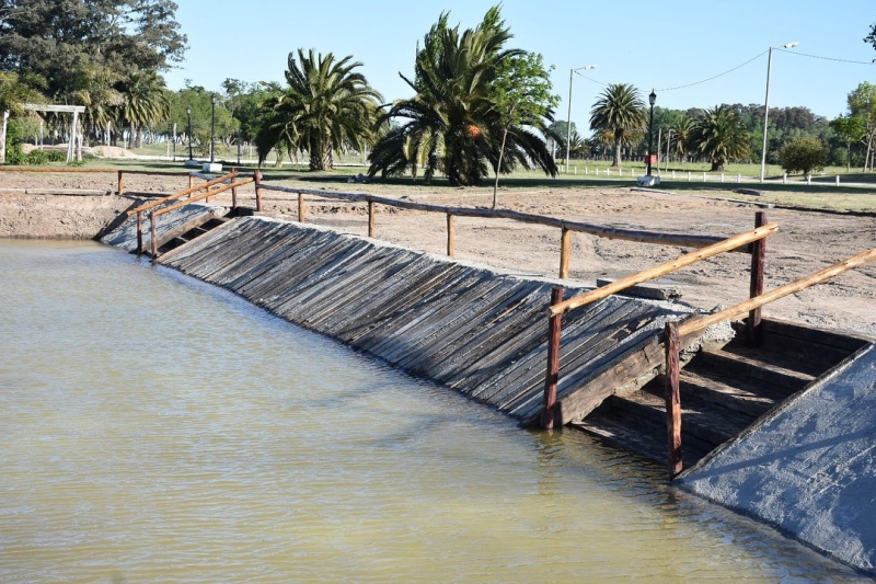 Castelli: Avanza la creación del balneario en la laguna La Rosita